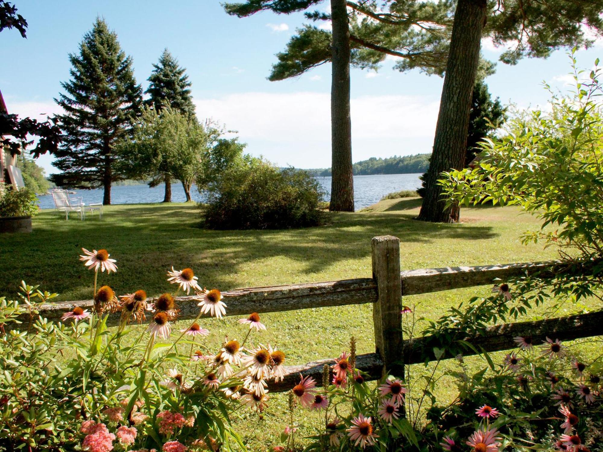 Alamoosook Lakeside Inn Orland Eksteriør bilde