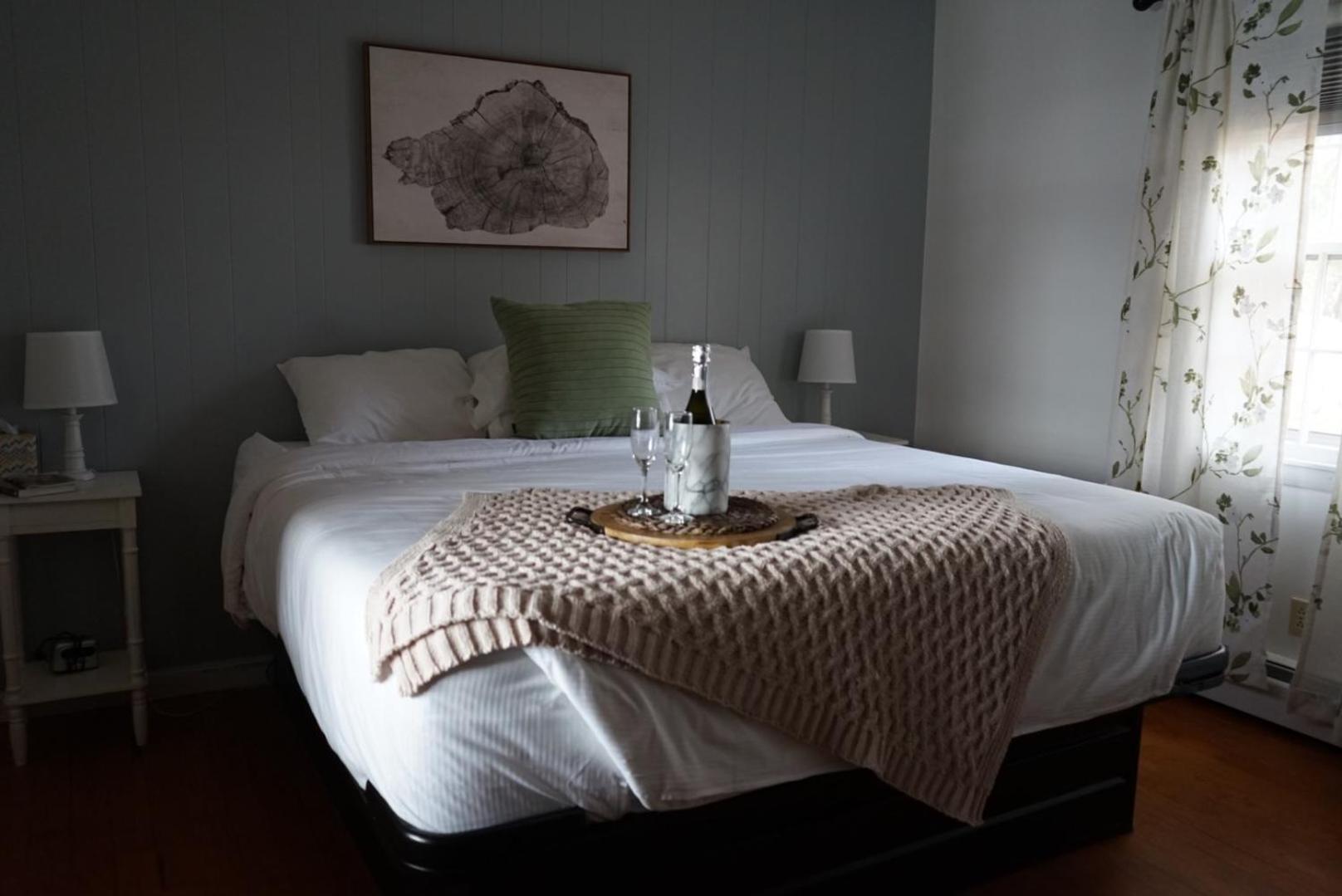 Alamoosook Lakeside Inn Orland Eksteriør bilde